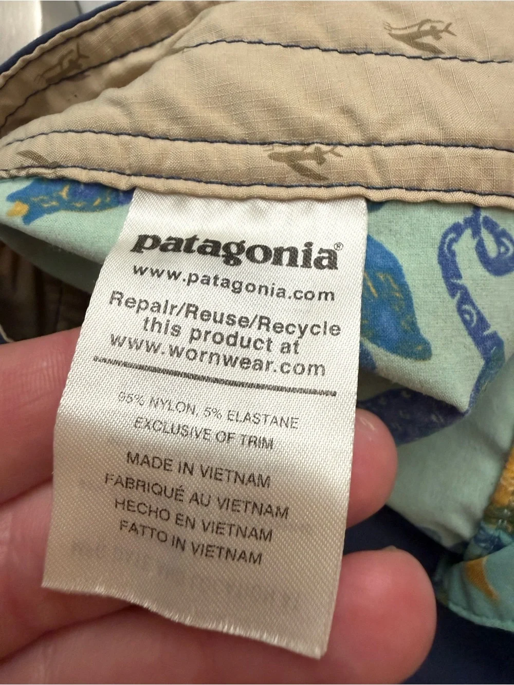 Patagonia Swim 21” Wavefarer Floral Board Shorts Size 30” x 10”